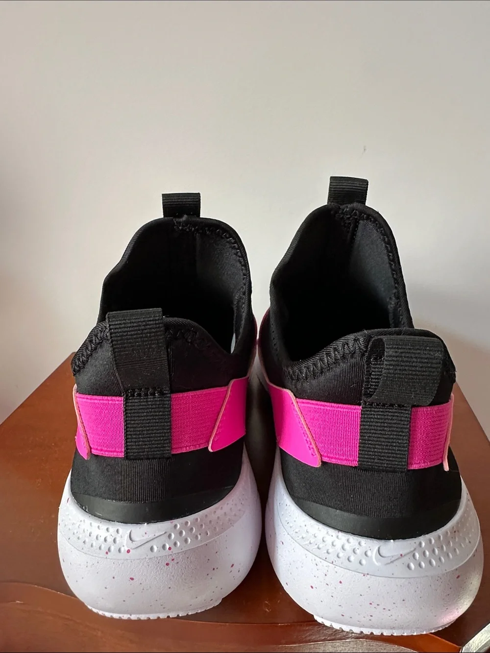 NWOT Nike Kids Black & Hot Pink Slip-On Sneaker 6.5 Y